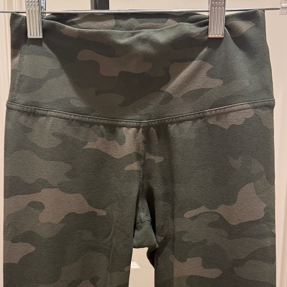 Old Navy Camouflage Leggings - Black and Green - Picture 3 of 6
